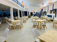 Un restaurant u otro lugar para comer en Ponta Mar Resort