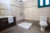 A bathroom at Villa Rigani
