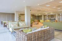 een lobby met rieten banken, tafels en stoelen bij San Lameer Villa 12405 - 2 Bedroom Classic - 4 pax - San Lameer Rental Agency in Southbroom