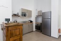 Kuchyňa alebo kuchynka v ubytovaní Le Mazenod - Appartement avec balcon à la Joliette