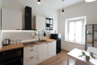 A kitchen or kitchenette at B&B Porta 93