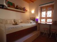 Posteľ alebo postele v izbe v ubytovaní LETS HOLIDAYS Cozy Apartment Near to the Castle