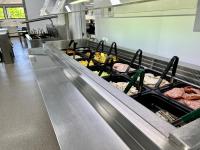 een buffet met veel verschillende soorten eten bij Leichhardt Accommodation in Moranbah