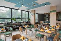 Restaurace v ubytování MaxOneHotels at Kota Harapan Indah-Bekasi