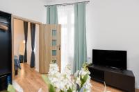 Telewizja i/lub zestaw kina domowego w obiekcie Kwiatowa Apartments Poznań City Center by Noclegi Renters
