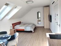 Postel nebo postele na pokoji v ubytování Dali Apartment Szentendre