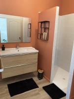a bathroom with a sink and a mirror at Le Clos des Grands Frênes in Pons