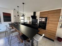 Kuchnia lub aneks kuchenny w obiekcie Appartement T3 avec terrasse, centre Port-Vendres, calme et proche des quais, 6 personnes - FR-1-309-365