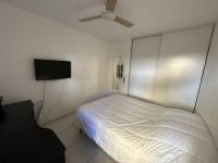 Łóżko lub łóżka w pokoju w obiekcie Appartement T3 avec terrasse, centre Port-Vendres, calme et proche des quais, 6 personnes - FR-1-309-365