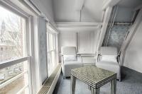 Ein Sitzbereich in der Unterkunft 't Hotel