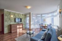 Televízia a/alebo spoločenská miestnosť v ubytovaní Villa Mistral by Baltic Home