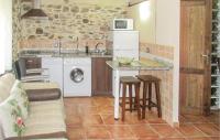A kitchen or kitchenette at Awesome Home In Aldeanue, De La Sierra