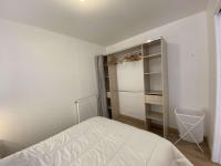 Łóżko lub łóżka w pokoju w obiekcie Beau studio cabine 4 pers, accès WiFi, pied de piste ! - FR-1-400-115