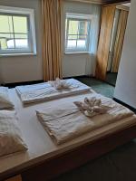 Łóżko lub łóżka w pokoju w obiekcie Pension Reiterhaus
