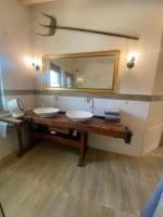 A bathroom at Ferienhaus Karlchen
