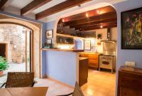 Kuchyňa alebo kuchynka v ubytovaní Charming Townhouse 7 PAX WIFI/AIRCON - Ca's Padrí