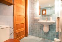 Kúpeľňa v ubytovaní Charming Townhouse 7 PAX WIFI/AIRCON - Ca's Padrí