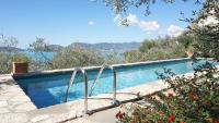 The swimming pool at or close to Miralunga Villetta Gialla