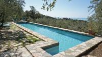 The swimming pool at or close to Miralunga Villetta Gialla