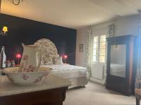 a bedroom with a bed and a bowl on a table at Manoir du Bois Mignon in Le Fleix