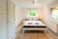 A bed or beds in a room at Chalet Ester - Luxury Provençal House in Orava