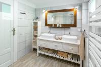 A bathroom at Chalet Ester - Luxury Provençal House in Orava