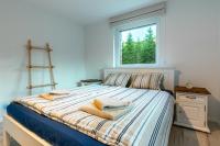 A bed or beds in a room at Chalet Ester - Luxury Provençal House in Orava
