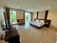 Postel nebo postele na pokoji v ubytování Peak Boutique City Hotel Krabi