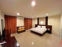 Postel nebo postele na pokoji v ubytování Peak Boutique City Hotel Krabi