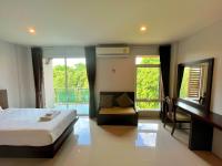 Postel nebo postele na pokoji v ubytování Peak Boutique City Hotel Krabi