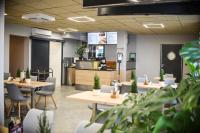 En restaurant eller et andet spisested på Motel Na Skarpie