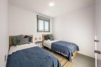 Postel nebo postele na pokoji v ubytování 86-Modern Apartment, Benalmadena