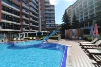 Bazén v ubytování Menada Admiral Plaza Apartaments nebo v jeho okolí