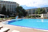 Bazén v ubytování Menada Admiral Plaza Apartaments nebo v jeho okolí