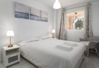 Posteľ alebo postele v izbe v ubytovaní Hacienda Dona JULIA GOLF Estepona