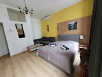 A bed or beds in a room at Leopoldauer Apartment