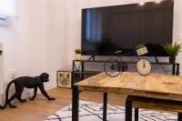 TV a/nebo společenská místnost v ubytování MyHouseSpain - Apartamento nuevo en Cimadevilla, Casco Antiguo