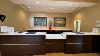 Hawthorn Extended Stay by Wyndham West Palm Beachにあるキッチンまたは簡易キッチン