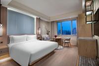Crowne Plaza Shanghai Nanjing Road by IHGにあるベッド