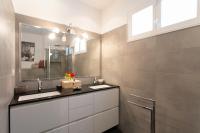 Kúpeľňa v ubytovaní Beautiful villa with panoramic view over Nice