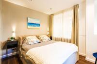 Łóżko lub łóżka w pokoju w obiekcie LE MAY AP4338 By Riviera Holiday Homes