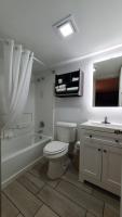 Ein Badezimmer in der Unterkunft South Padre Island Lodge