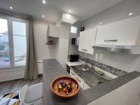 Kuchnia lub aneks kuchenny w obiekcie Quiet & bright studio 15min away from Paris
