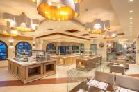 Un restaurante u otro lugar para comer en Sivota Diamond Spa Resort