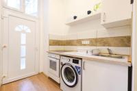 Kuchyňa alebo kuchynka v ubytovaní 1 bedroom flat in Nyar str., Downtown