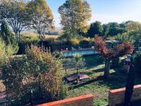 Ogród w obiekcie Gites de Marchet