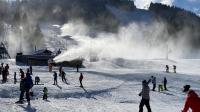 a group of people in the snow on a ski slope at Au-Doux-Altic chalet romantique avec JACUZZI ET SAUNA in Métabief