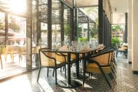 Lotte Hotel Saigonにあるレストランまたは飲食店