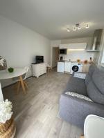 Kuchyň nebo kuchyňský kout v ubytování Appartement moderne première ligne de mer Santa