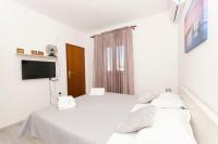 Postel nebo postele na pokoji v ubytování Apartments Silvana